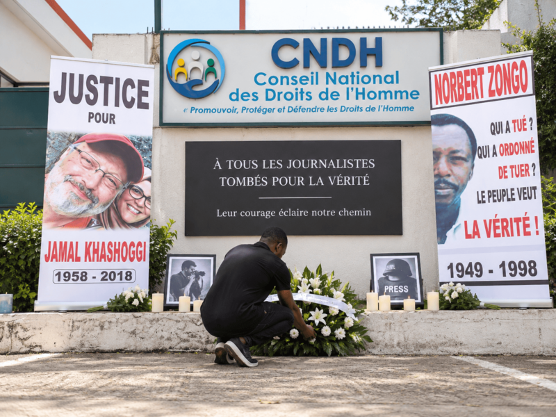 Action de mémoire en hommage à des journalistes